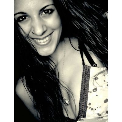 ♏. Lo suficientemente humilde para saber que no es mejor que nadie, y lo suficientemente sabia para saber que no es peor que otros.