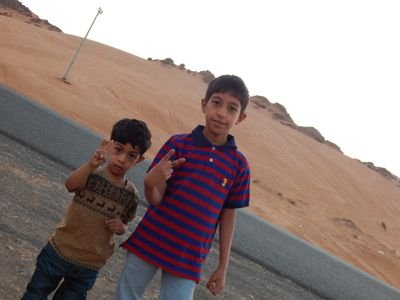 انا اسمي حمد عمري 11 سنه عندي 3 حسابات في تويتر