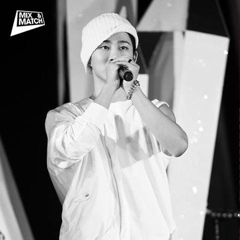 공유 iKON B.I에 관한 모든 것 그리고 항상 혼돈의 지원을 계속. Let's follow us ~