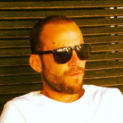 el fútbol mi pasión y amante de la música,en especial el gran maestro,Manolo García y por supuesto anticulé por obligación.