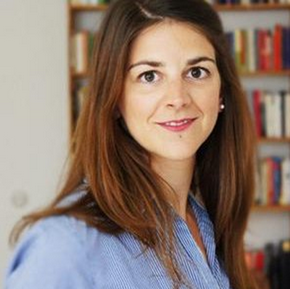 ds_tissi's profile picture. UI/UX Design Freelancer 
loves #mountains #hiking #skiing #epiano #tennis #coworkingspaces