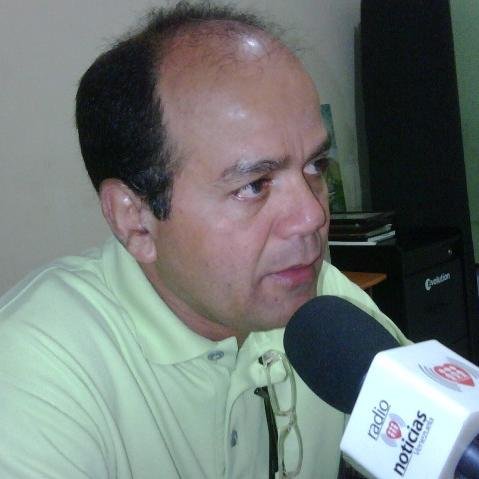 TSU. en Informática; Asesor empresarial en materia de LAN, MAN, WAN, Internet, sistemas de BD para operaciones administrativas, contables y de RRHH, etc...