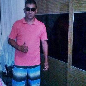 sou cara alegre estrovertido  educado amoroso sinpatico etc