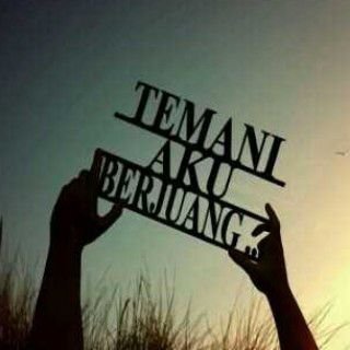 #SinarNovember Aku diantara kalian, Menunggu lelah, menunggu menyerah. #PhesekTapiManis #TemaniAkuBerjuang