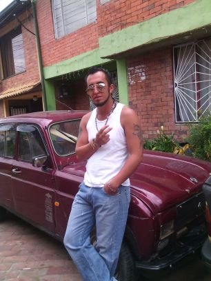 soy un hombre de 23 años  doltero soy operador de maquinaria pesada y tengo mucho amor para dar