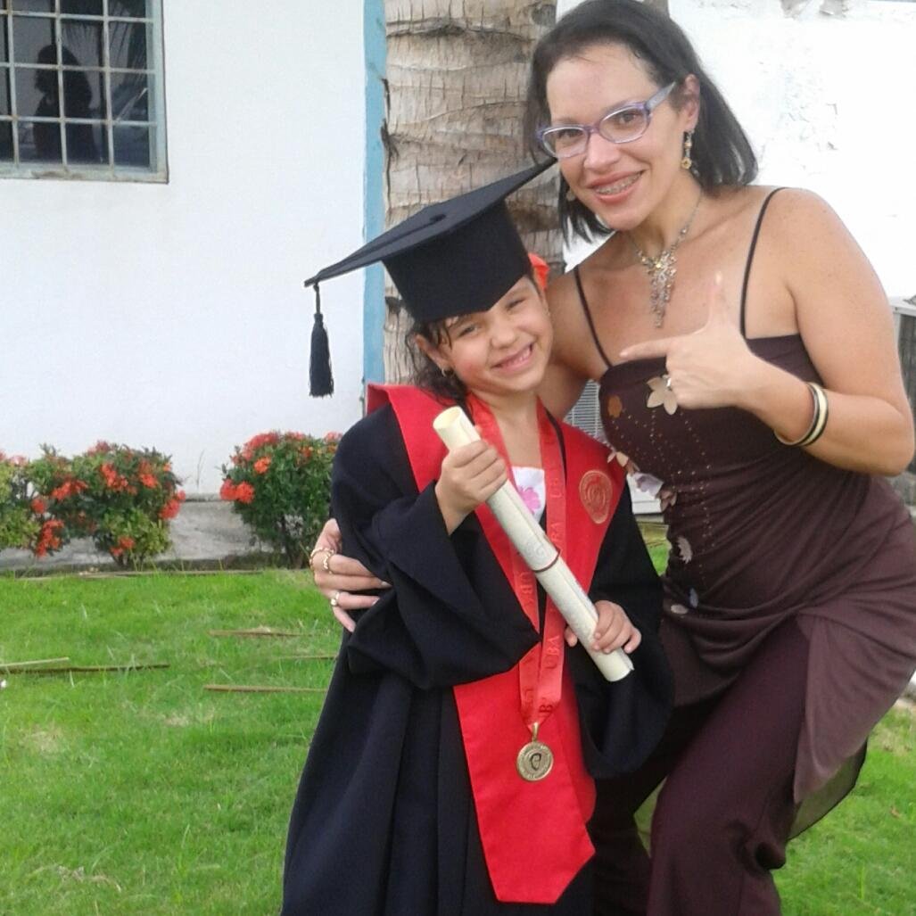 Licda. en Comunicación Social. Periodista en ejercicio. Abogada de la República Bolivariana de Venezuela. ENAMORADA DE MI HIJA Y DE MIS DOS PROFESIONES!
