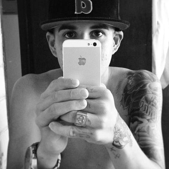 Se hoje levo esse sorriso você é o motivo se aprendi amar foi com você se hoje ainda ñ desisti da vida foi por você...Te Amo @McRodolfinho ♥ ∞