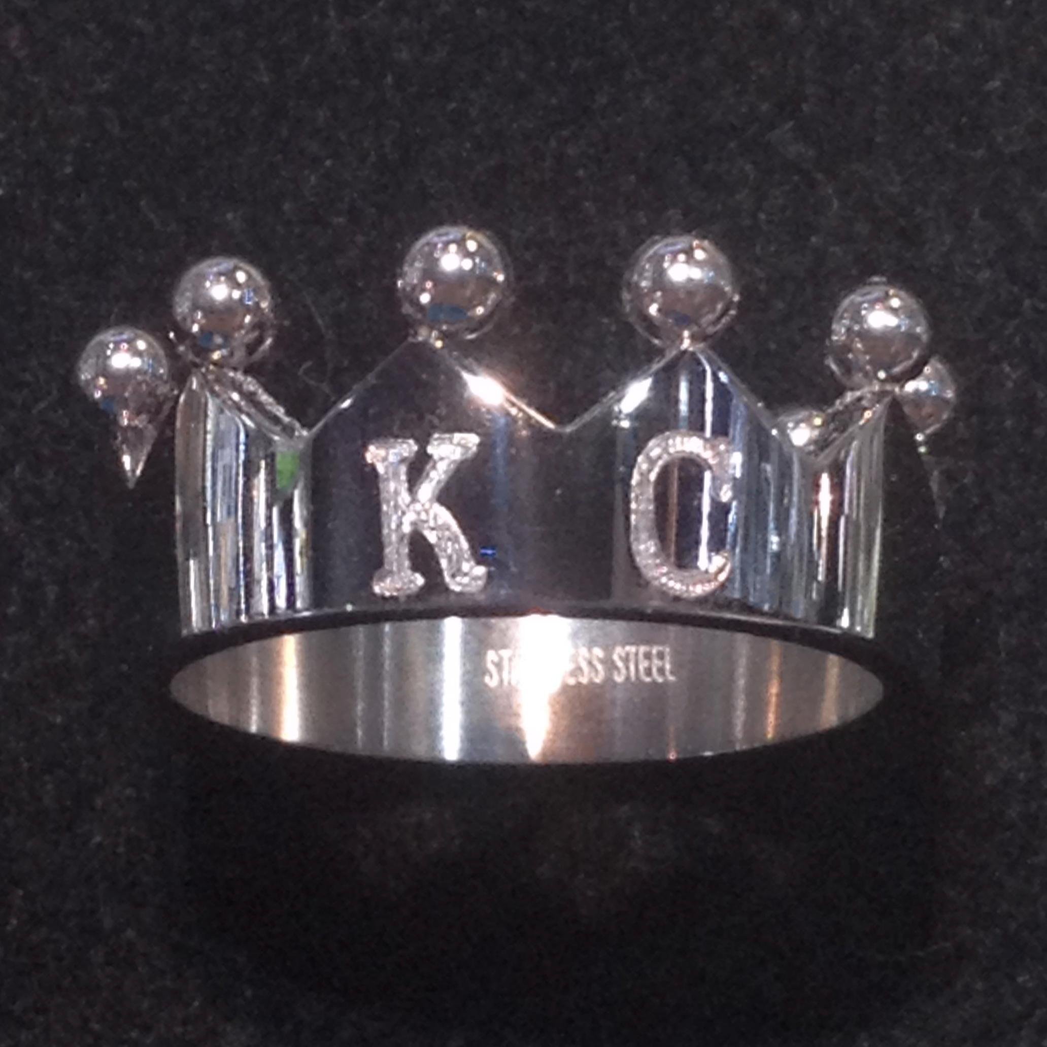 A full service jewelry store, specializing in hand and machine engraving. Has a wide variety of antique and estate jewelry, fine jewelry, and watches!