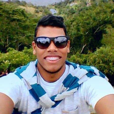 O valor de um homem não se dá pelas roupas ou bens que possui e sim pelo caráter e beleza dos seus ideais.