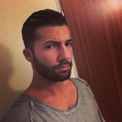Deli yengeç. Fanatik Fenerbahçeli. Alkol sever. Güzel sever