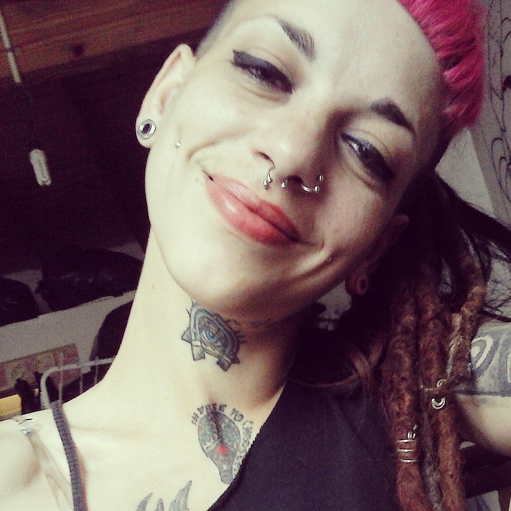 addicted 2 the bass ♥ tattooist & fashion designer