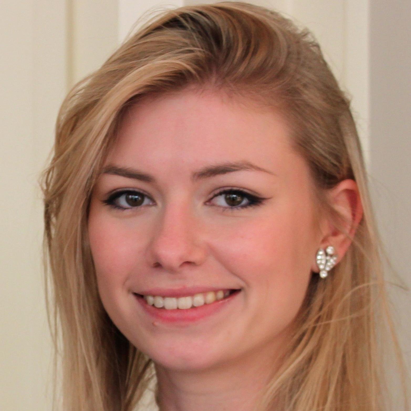 HannahMunr0's profile picture. UX Designer/researcher, vegan, optimist, aspiring writer, @PDGSA15 grad.