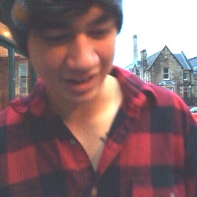 calum is a human bean, not a kiwi fruit !!!