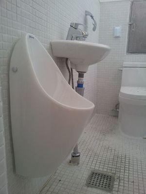 kurinowa's profile picture. 유리노와  물안쓰는 소변기는 세계 최초 프라운호퍼 건축물 물리학 연구소(Fraunhofer-IBP)에서 테스트 및 검증되었습니다.