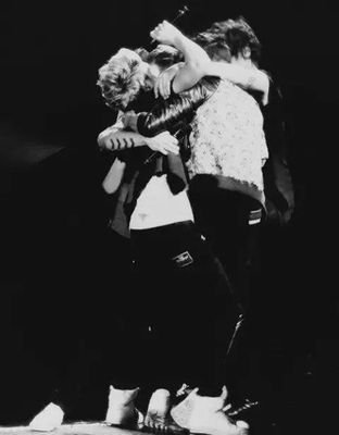 《one direction_idols》||thanks for being our string||♥▶directioner◀♥...(kebab) ahhahhh #WeWantOTRATourInItalyIn2015