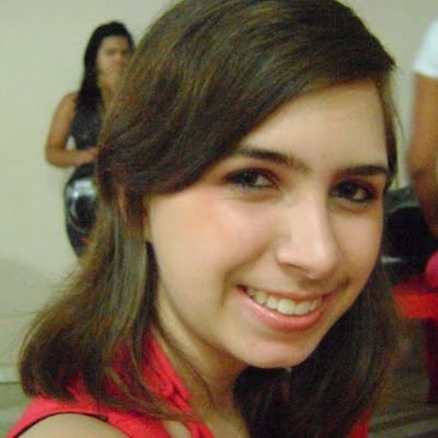 Eu sou apaixonada pela musica, por moda....
Sou diferente meia louca as vezes mas sou sempre leal.