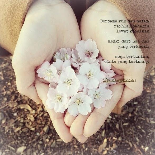 Sebaik-baik manusia adalah yang paling bermanfaat. (Nabi Muhammad SAW) ♥
 Jannah is the motive الله
Me? Wife of @saif_ramadhan ♥