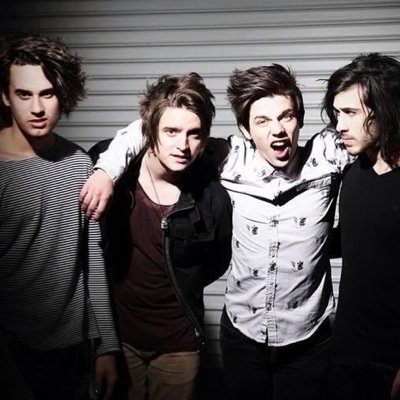 Clarisse, Shania, Shan, Nadia & Emily giving you news, updates and other stuff for Australian pop-rock band, @LittleSea ; 5/4