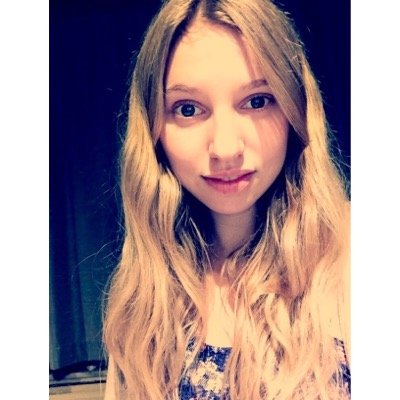Belgium~girl~17~directioner~belieber~obsessed with Paris~instagram: sarahbaertt
