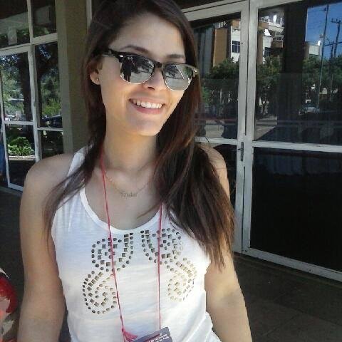 Caroline  Moura