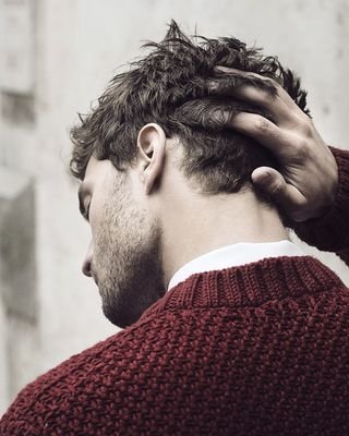 27. | Amo. | Profesor de Educación Física. | No hay mejor deporte que el sexo. | «I don't make love, I fuck... hard.» | {+18.}