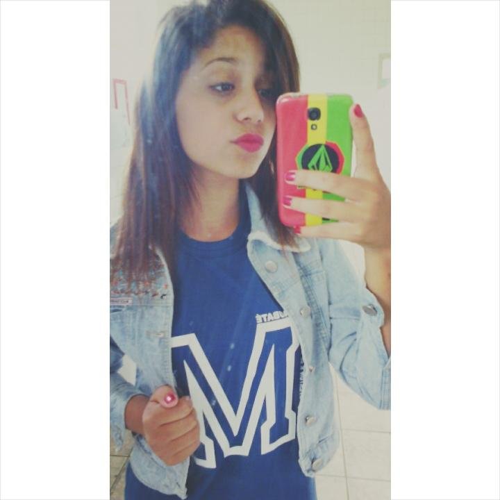 Sou fã do Justin Bieber,porém você nunca vai entender o porquê..Pois seu preconceito é maior do que tudo,só não é maior que meu amo.