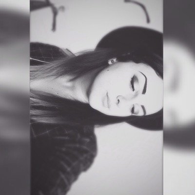 I'm Paula & I'm just another wannabe YouTuber. Sometimes I make videos and embarrass myself.
