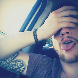 JuanmaSilvaHH's profile picture. Creo en mi, dudo del resto. Ese violinista de tu tejado. Musicologo. Neurótico, hiperactivo, sociólogo insociable. Amante empedernido de los tatuajes.