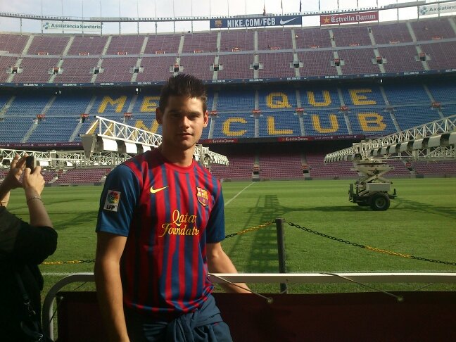 Hincha del Barça y seguidor a los deportes / jugador y gerente del equipo de fútbol sala de la liga local de Bolaños Aston birras FC.