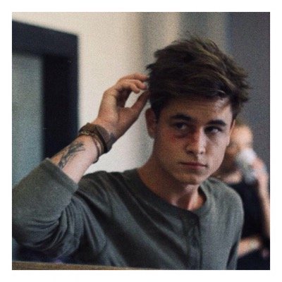 hi beautiful:) i just gave you a free follow! please follow @radicxlawley & RT THIS LINK https://t.co/rKDs3rhu0i