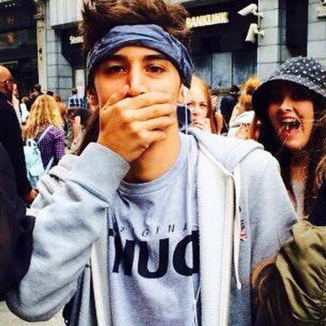 Janoskians fan account, follow us and we will follow you back! Yes, we have met the boys on the #GotCakeTour :D 1/5 so far...