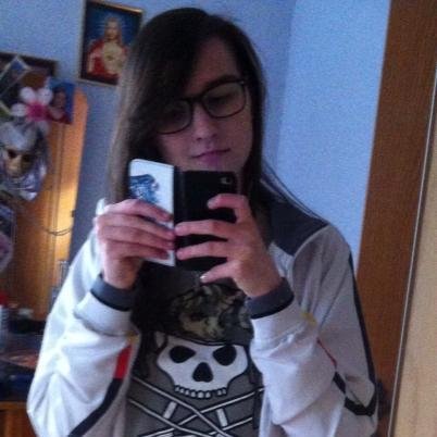 Mala_odlazim's profile picture. i'm about to break......