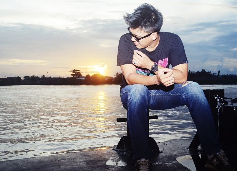 Coach||Moeslim||Fres Graduate||Ayah ku adalah secarık kertas, dan ıbu ku adalah setetes tınta, dan aku adalah puısı yg mereka eja lewat sebaıt DOA