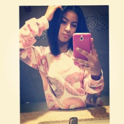 I only fuck with a handful so if i aint fucking with you then shit my hands full. ♥               Fmoi @ JewellDesirae