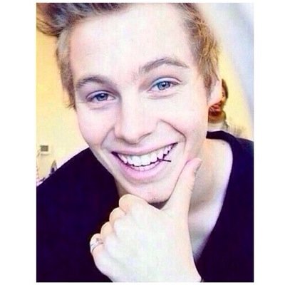 JUST AN EXTRA ACCOUNT TO VOTE BC I GOT TWEET LIMIT ON MY ORIGINAL @se7enteentommo !!! #vote5sos