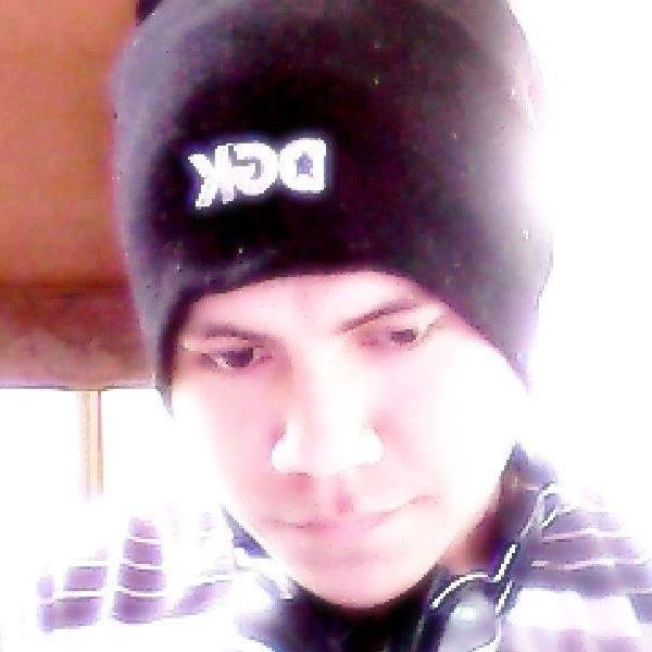 BryanUtlv01's profile picture. Nunca dejes pasar una oportunidad que te haga feliz a ti, solo porque a los demás no les guste.