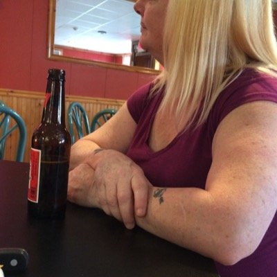 lynne_yvonne's profile picture. 