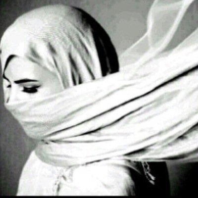 احب ثلاث اشيء ، انت ، والهلال ، وامي ❤️ 
  
    جامعيه ي عين ابوي ❤️