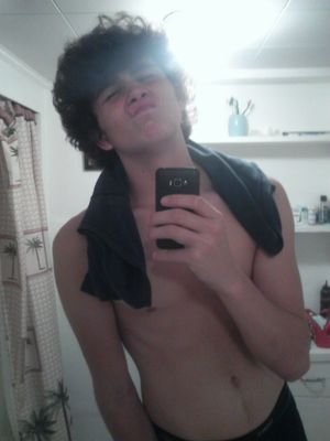 imma 16yr old that wants to be pro at gameing Ps3 Psn is Carver-BAD-ass add me if you want to play