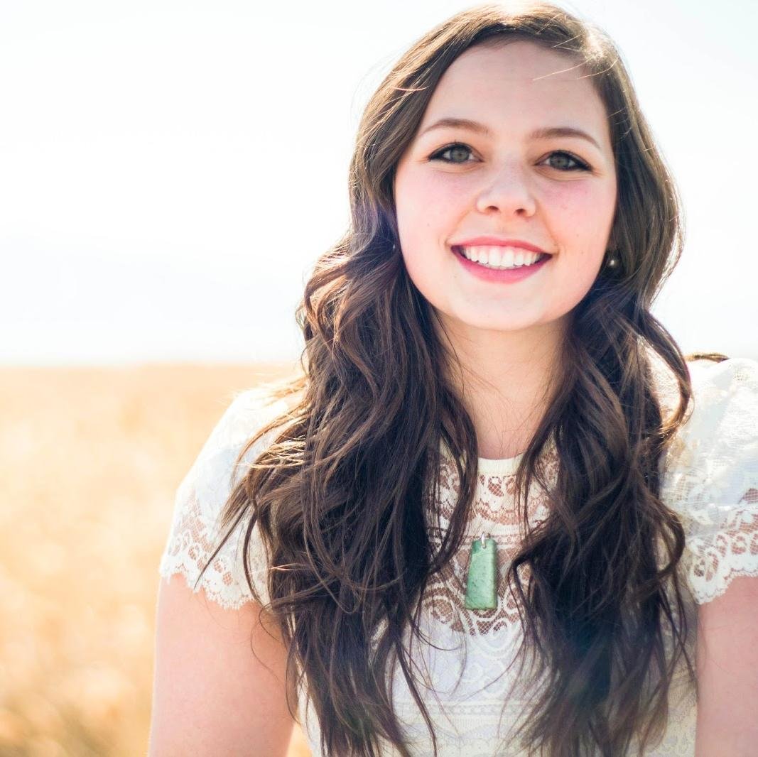 Blogger and photographer. Mama to a toddler and baby twins. Sharing the bright, happy and authentic. Sunny AZ.