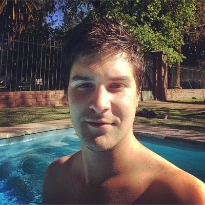 HernanCristiE's profile picture. Me gusta meterme en las patas de los caballos, le da emoción a la vida...