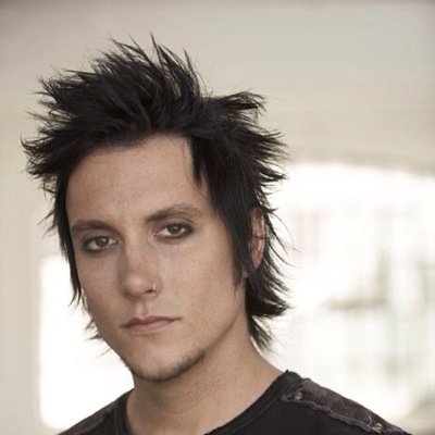 Hello and Welcome to the official twitter page of synyster gates (me) i'm the guy who plays the guitar in the band of avenged sevenfold i'm also #Single