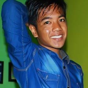 1995-Nov-11 || gak suka yang berlebihan, simple is my live || my GirlFriend @SuchiAfdhani1 *25 08 2014*
