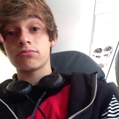 Sugar's little brother, new to Mckinley. Sixteen. @JulietteHummel is bae. {Glee FL}