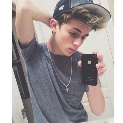 Son of Carl and Emma • Sixteen • WMHS Hockey • WMHS Volleyball • @dallasberry_ is my perfection.