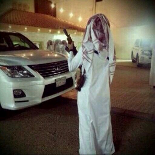 ‏‏‏لبي العيون اللي لها الكل يشتاق ولبي الخفوق اللي له البال رايق