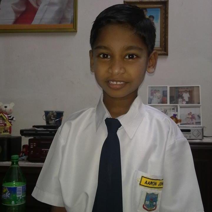MY NAME IS AARON JOHN I YEAR 9 MY PAPA AND MAMA  I LIKE MAMA AND PAPA