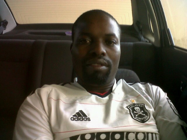 Man Utd nd Orlando Pirates fun *football loving fun* I eat soccer* I drink soccer* I drive soccer* I wear soccer *Robert Marawa fun*