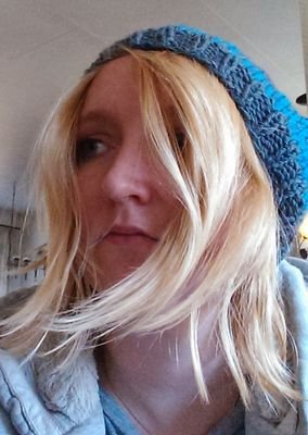 Jabber i tlf hele dagen lang. Synes hms er interessant. Har egne meninger om det meste. Tror på ytringsfrihet og grøsser av janteloven.