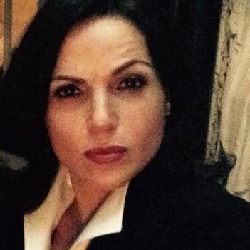Um pequeno Poema: Meu forninho caiu quando eu soube que Lana Parrilla virá ao Brasil... FIM SQ, Gaga, Faking It, LDR, Lana Parrilla.. Dona do @kissmeparrilla